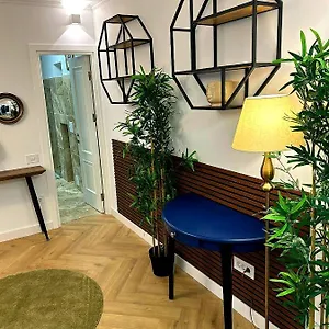 https://alex-apartament-central.bucharesthotelsnow.com