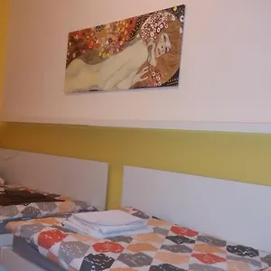 Appartamento Geraeumige Zentrumsnahe Altbauwohnung, Vienna